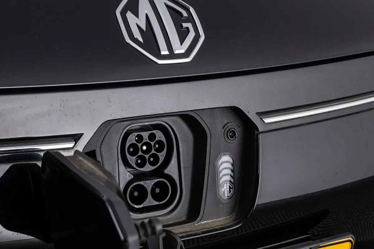 MG5 Standard Range Luxury 50kWh EV | LEDER | NAVI | FULL LED | SOH: 89,7% |