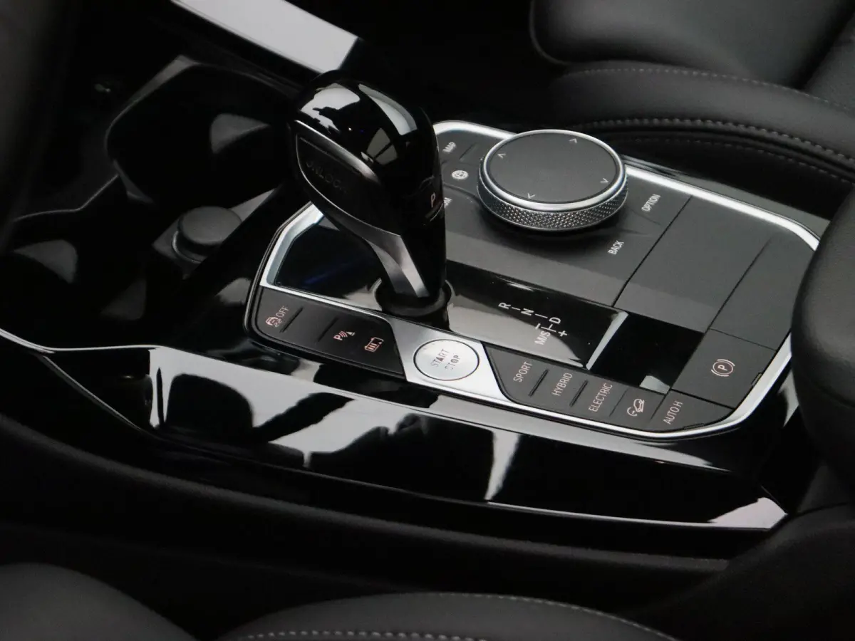 xDrive30e M Sportpakket | SoH 92% | Trekhaak | Panoramadak | Driving Assistant | 19''