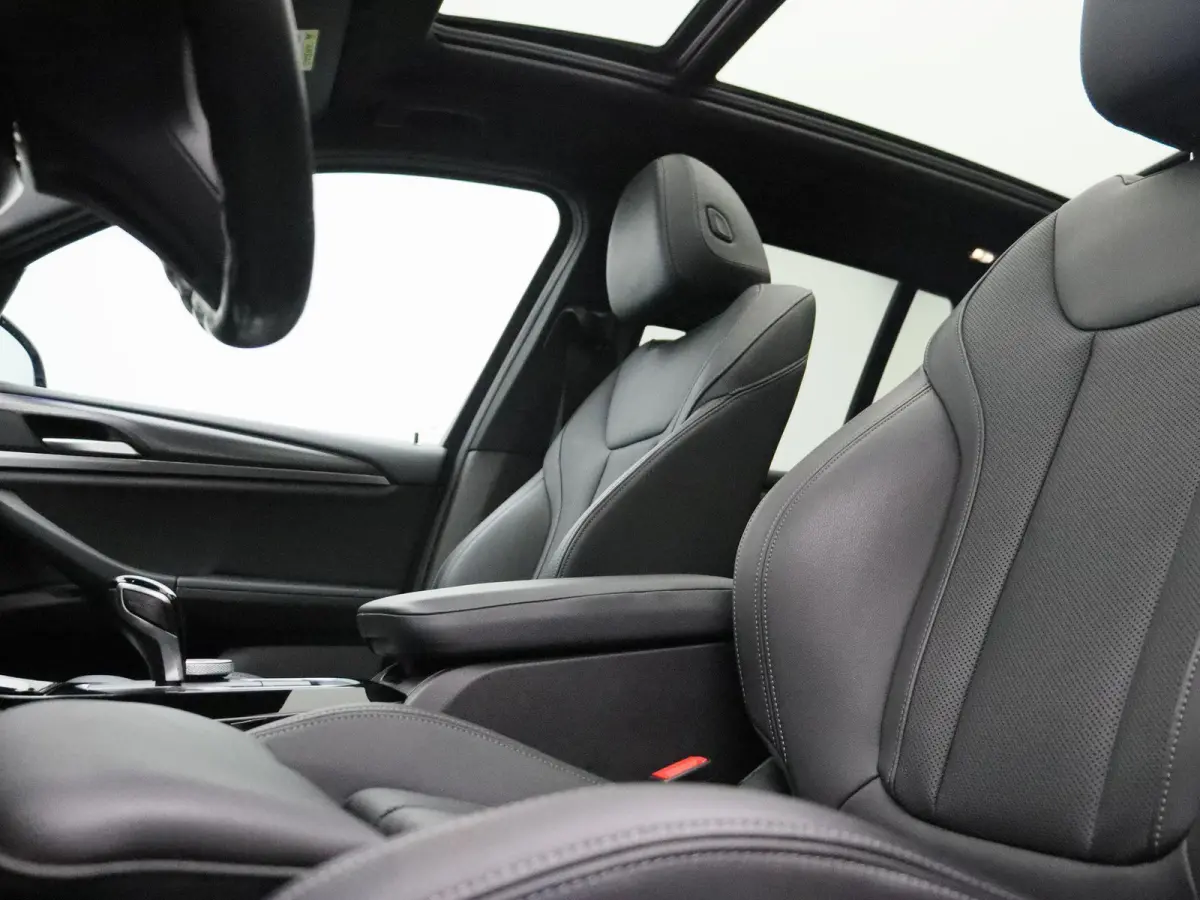 xDrive30e M Sportpakket | SoH 92% | Trekhaak | Panoramadak | Driving Assistant | 19''