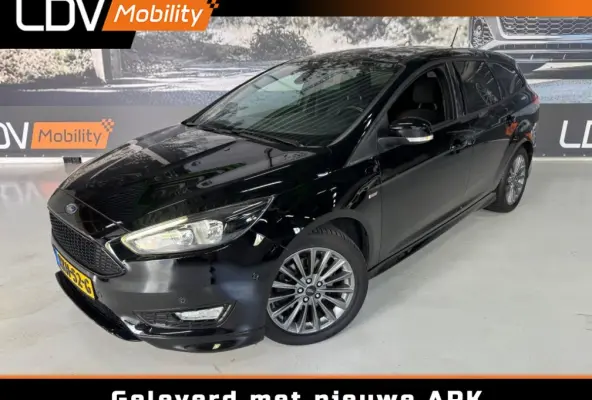 1.5 Benzine ST-LINE / 117573 km / Trekhaak / CarPlay / PDC / LED / Navi / Stoelverwarming / Parkassist.