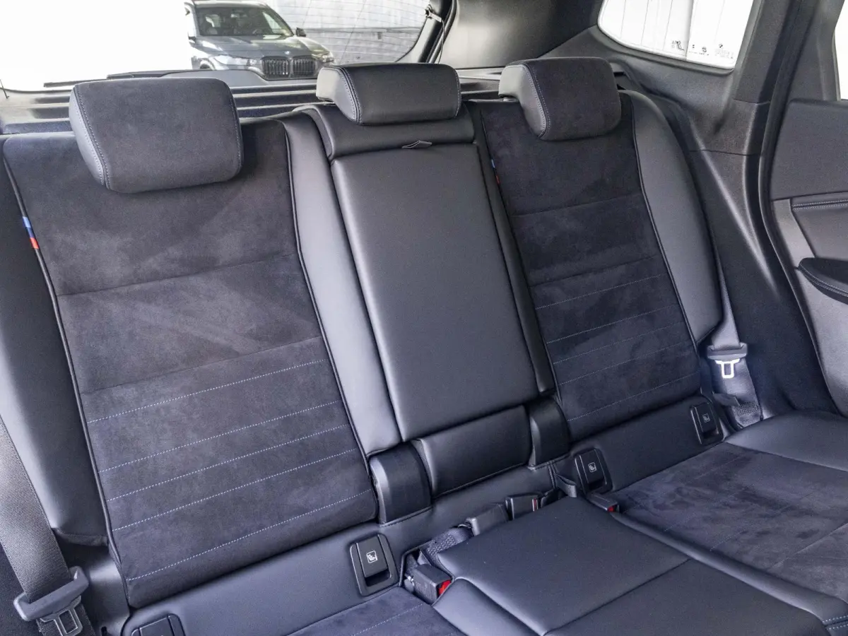 xDrive25e SoH 100% | M Sportpakket | Premium Pack | Comfort Access | Achteruitrijcamera | Stoelverwarming | 18''