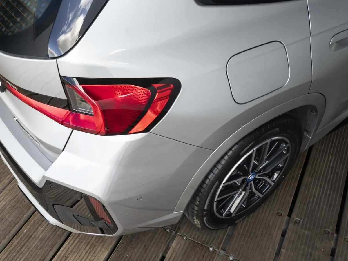xDrive25e SoH 100% | M Sportpakket | Premium Pack | Comfort Access | Achteruitrijcamera | Stoelverwarming | 18''