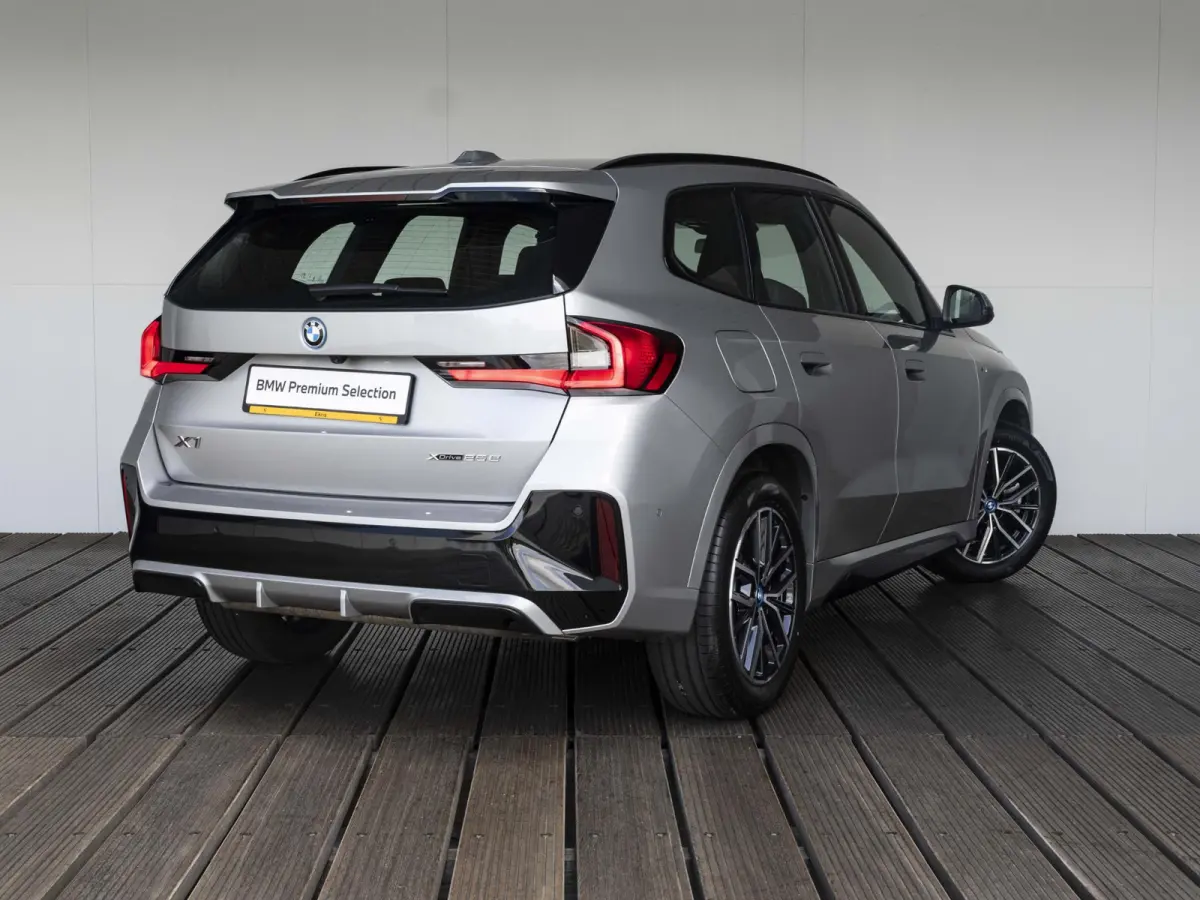 xDrive25e SoH 100% | M Sportpakket | Premium Pack | Comfort Access | Achteruitrijcamera | Stoelverwarming | 18''