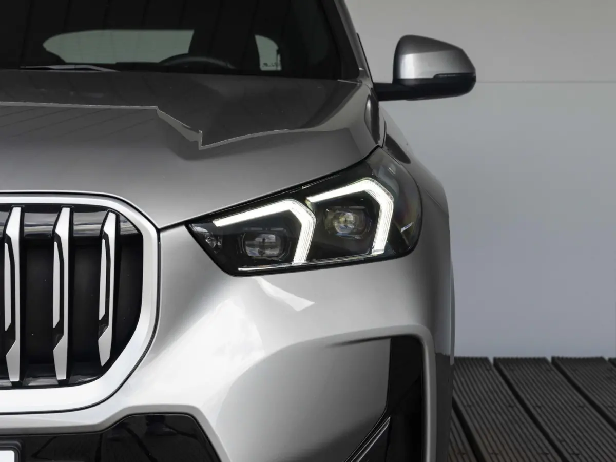 xDrive25e SoH 100% | M Sportpakket | Premium Pack | Comfort Access | Achteruitrijcamera | Stoelverwarming | 18''