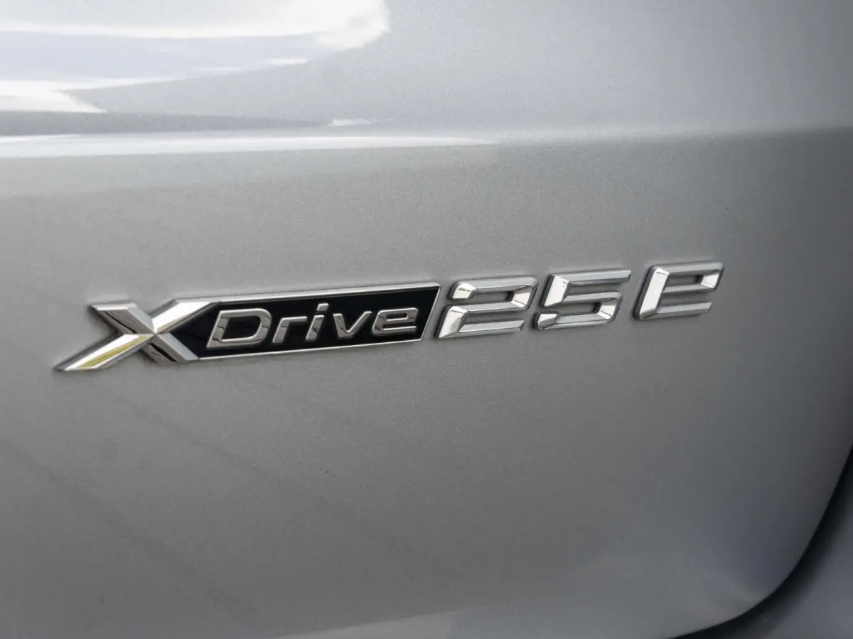 xDrive25e SoH 100% | M Sportpakket | Premium Pack | Comfort Access | Achteruitrijcamera | Stoelverwarming | 18''