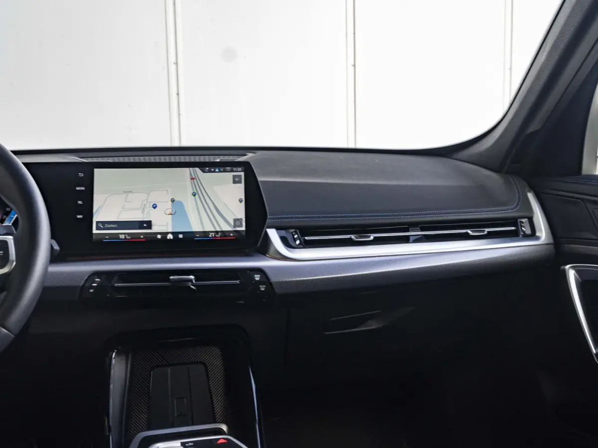 xDrive25e SoH 100% | M Sportpakket | Premium Pack | Comfort Access | Achteruitrijcamera | Stoelverwarming | 18''