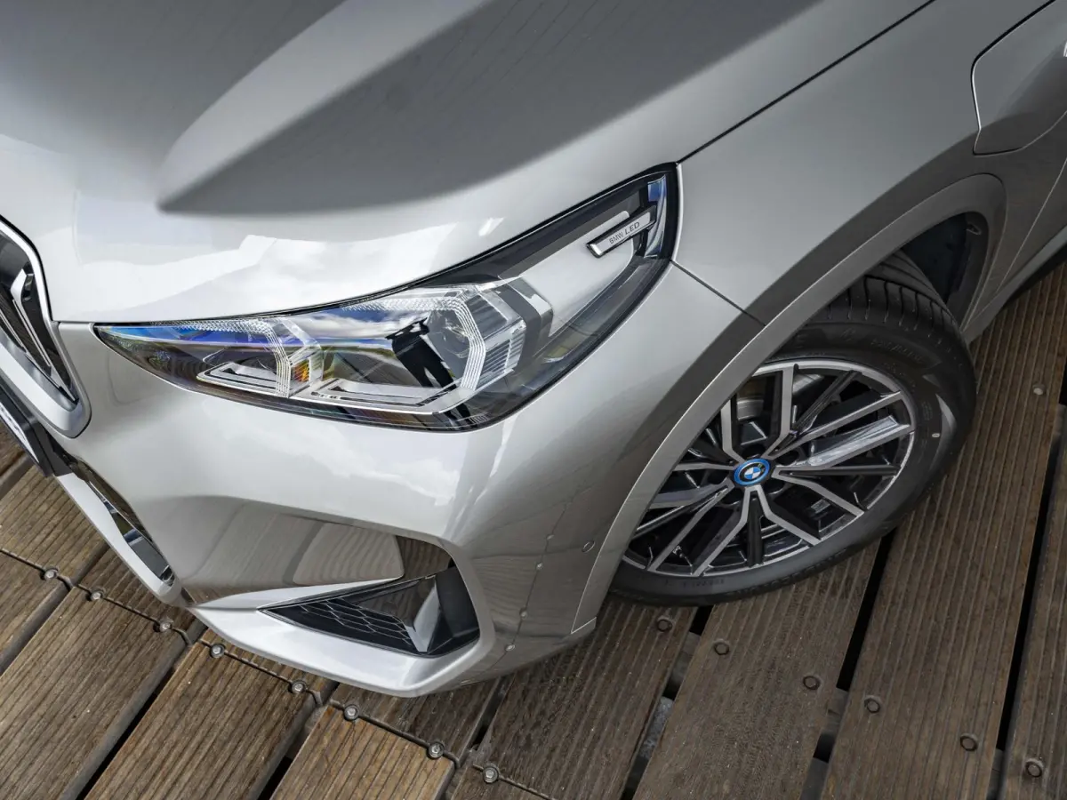 xDrive25e SoH 100% | M Sportpakket | Premium Pack | Comfort Access | Achteruitrijcamera | Stoelverwarming | 18''