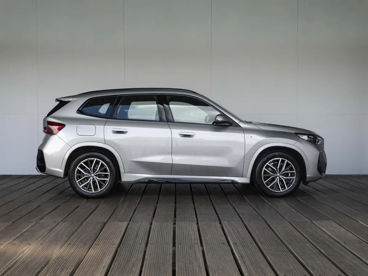 xDrive25e SoH 100% | M Sportpakket | Premium Pack | Comfort Access | Achteruitrijcamera | Stoelverwarming | 18''