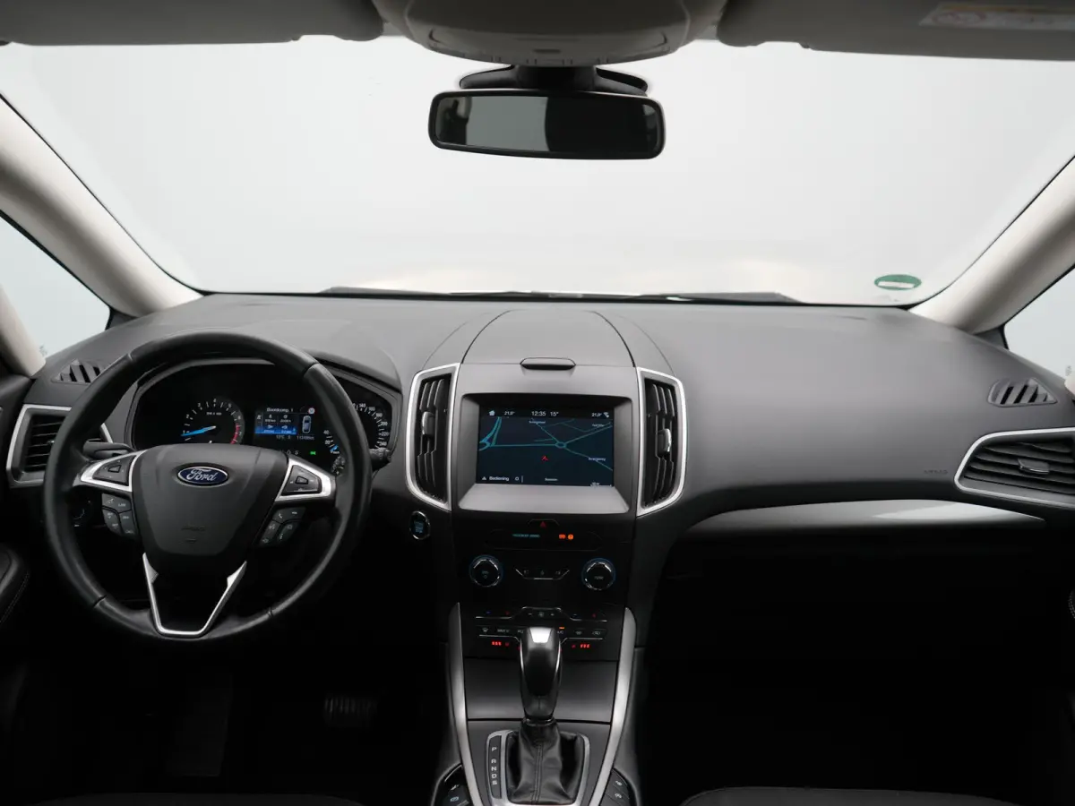 2.0 Titanium Automaat 7 Persoons 241pk | Camera | Apple Carplay | Voorstoelen Verwarmd | Cruise Control | LED Koplampen | Navigatie |