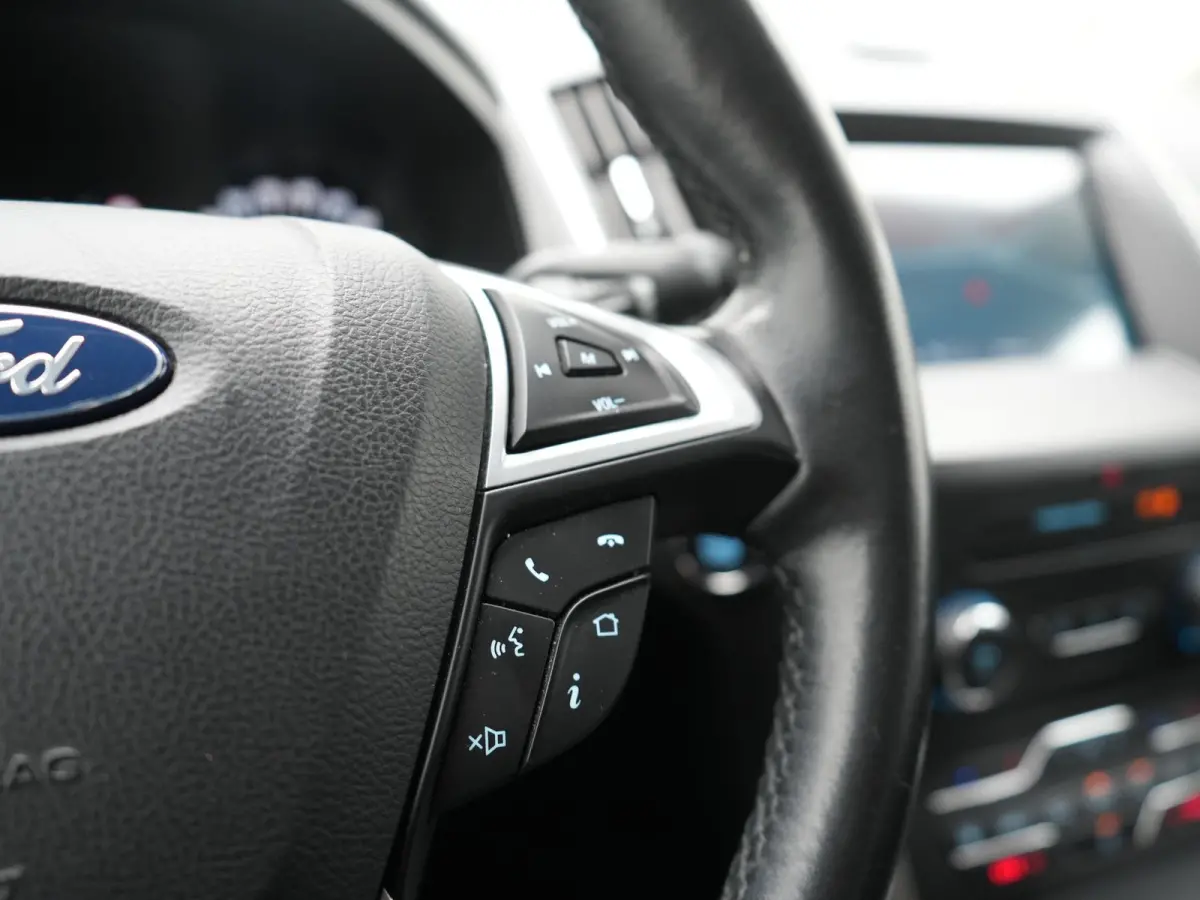 2.0 Titanium Automaat 7 Persoons 241pk | Camera | Apple Carplay | Voorstoelen Verwarmd | Cruise Control | LED Koplampen | Navigatie |