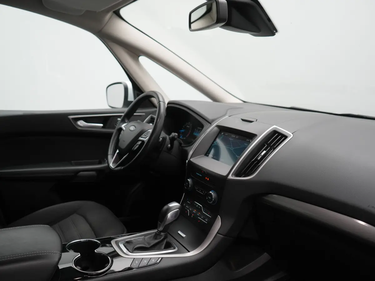2.0 Titanium Automaat 7 Persoons 241pk | Camera | Apple Carplay | Voorstoelen Verwarmd | Cruise Control | LED Koplampen | Navigatie |