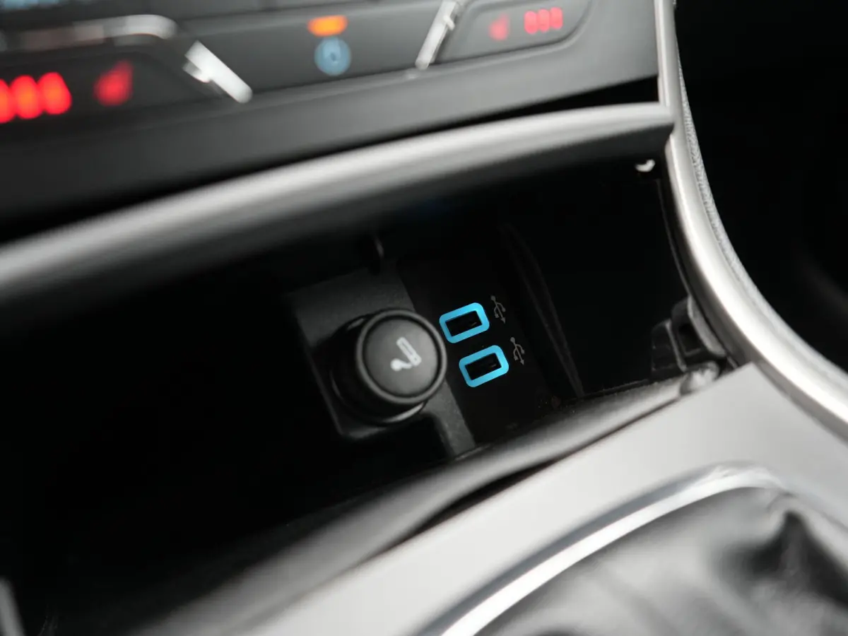 2.0 Titanium Automaat 7 Persoons 241pk | Camera | Apple Carplay | Voorstoelen Verwarmd | Cruise Control | LED Koplampen | Navigatie |