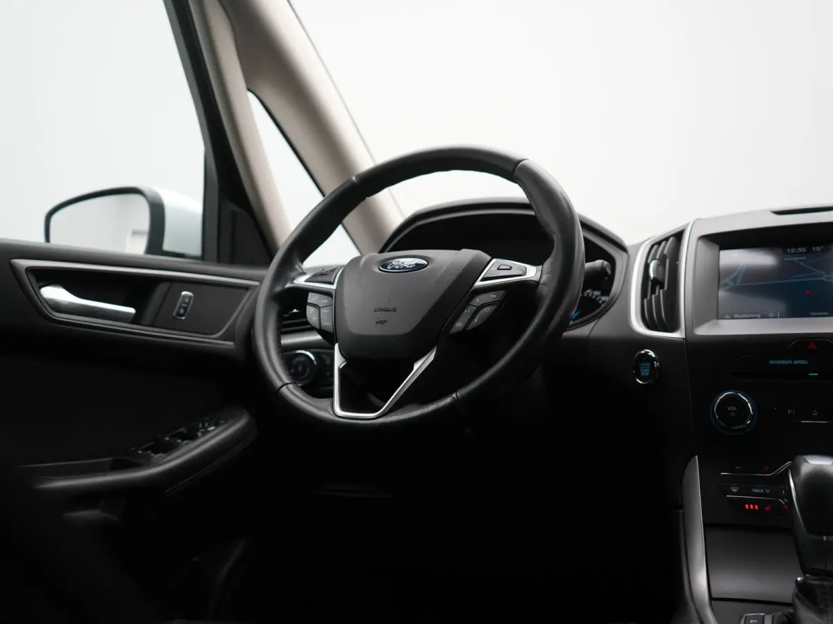 2.0 Titanium Automaat 7 Persoons 241pk | Camera | Apple Carplay | Voorstoelen Verwarmd | Cruise Control | LED Koplampen | Navigatie |