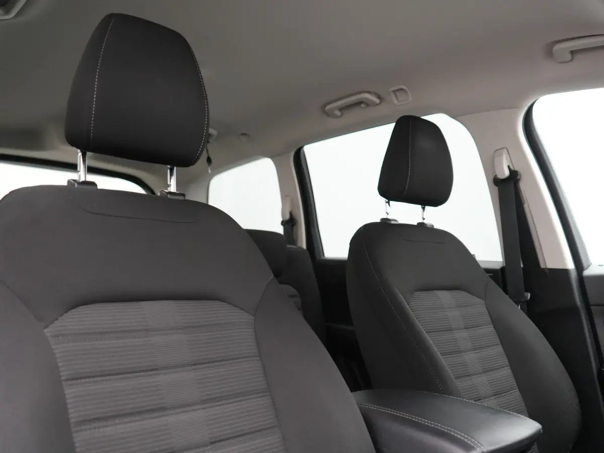 2.0 Titanium Automaat 7 Persoons 241pk | Camera | Apple Carplay | Voorstoelen Verwarmd | Cruise Control | LED Koplampen | Navigatie |