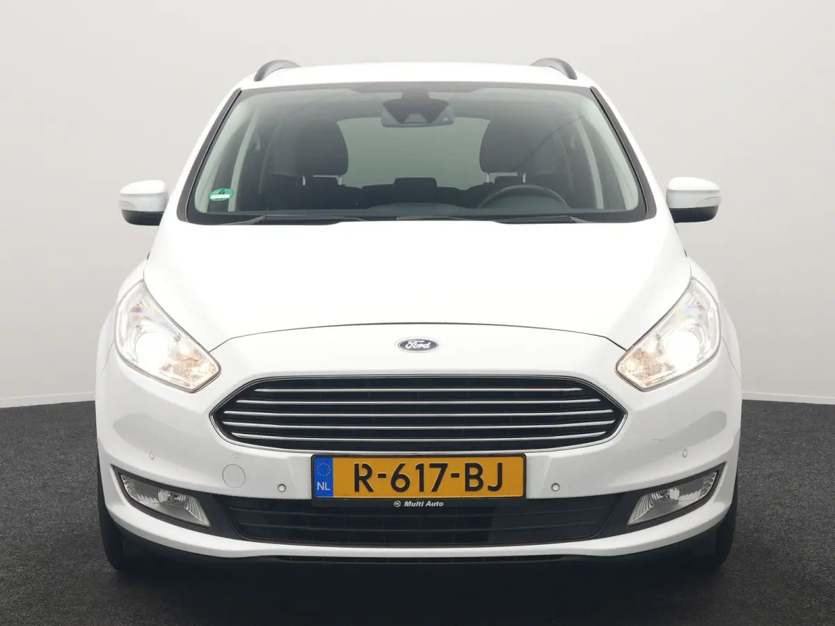 2.0 Titanium Automaat 7 Persoons 241pk | Camera | Apple Carplay | Voorstoelen Verwarmd | Cruise Control | LED Koplampen | Navigatie |