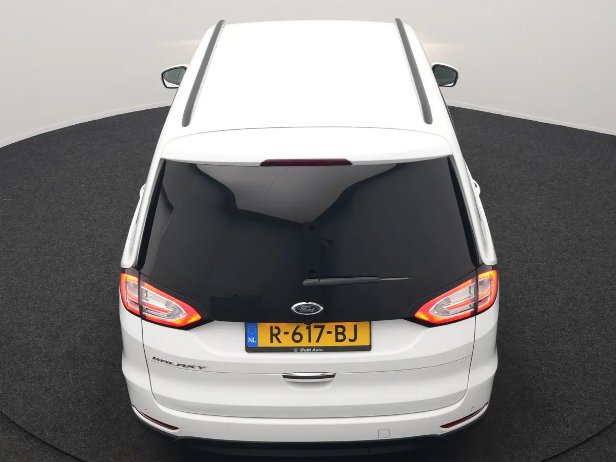 2.0 Titanium Automaat 7 Persoons 241pk | Camera | Apple Carplay | Voorstoelen Verwarmd | Cruise Control | LED Koplampen | Navigatie |