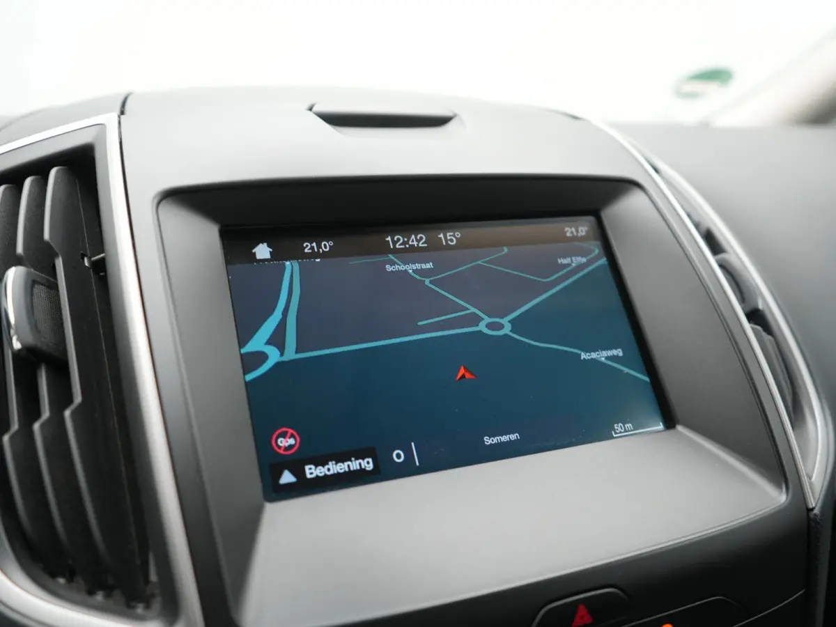 2.0 Titanium Automaat 7 Persoons 241pk | Camera | Apple Carplay | Voorstoelen Verwarmd | Cruise Control | LED Koplampen | Navigatie |