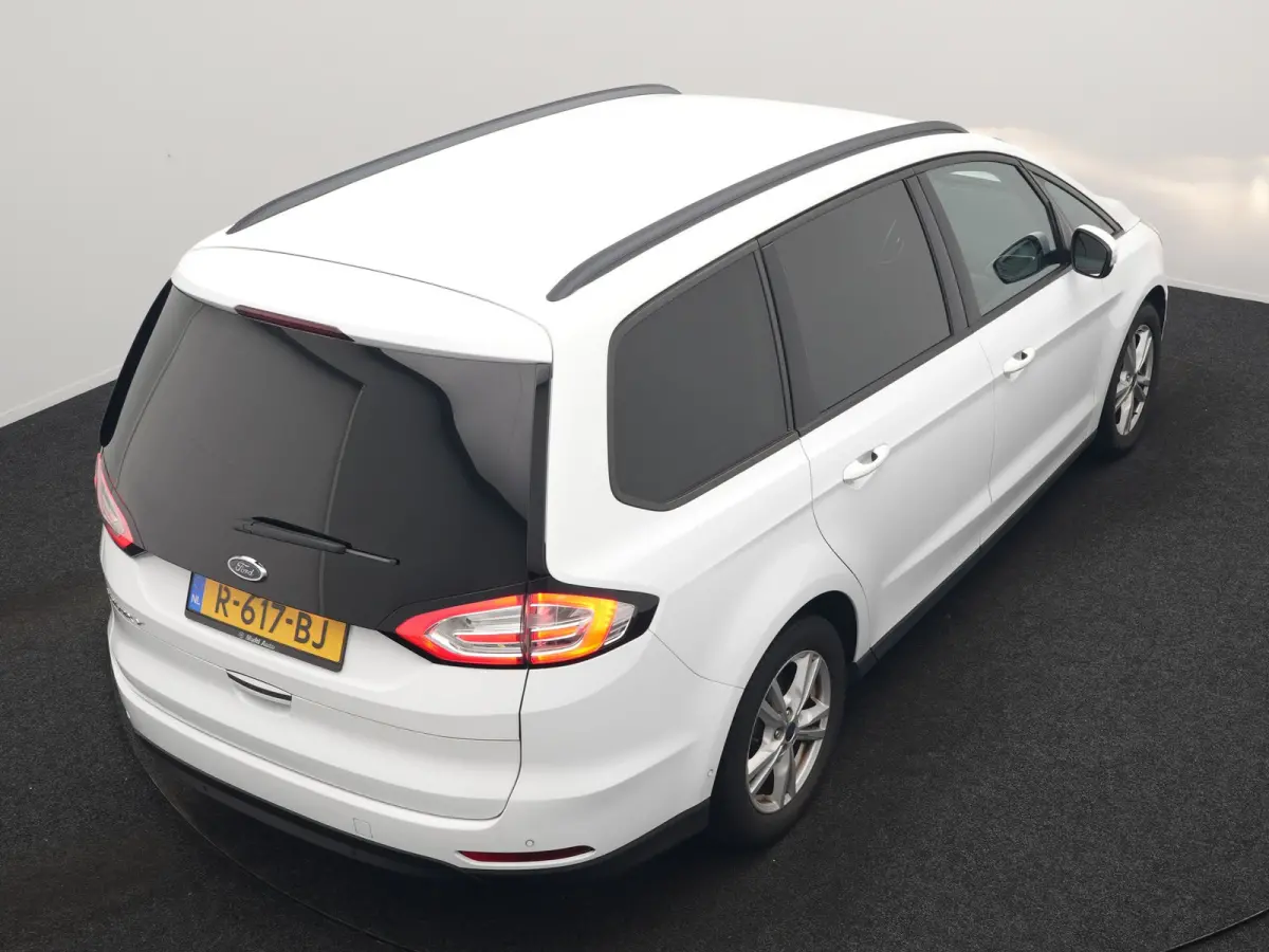 2.0 Titanium Automaat 7 Persoons 241pk | Camera | Apple Carplay | Voorstoelen Verwarmd | Cruise Control | LED Koplampen | Navigatie |