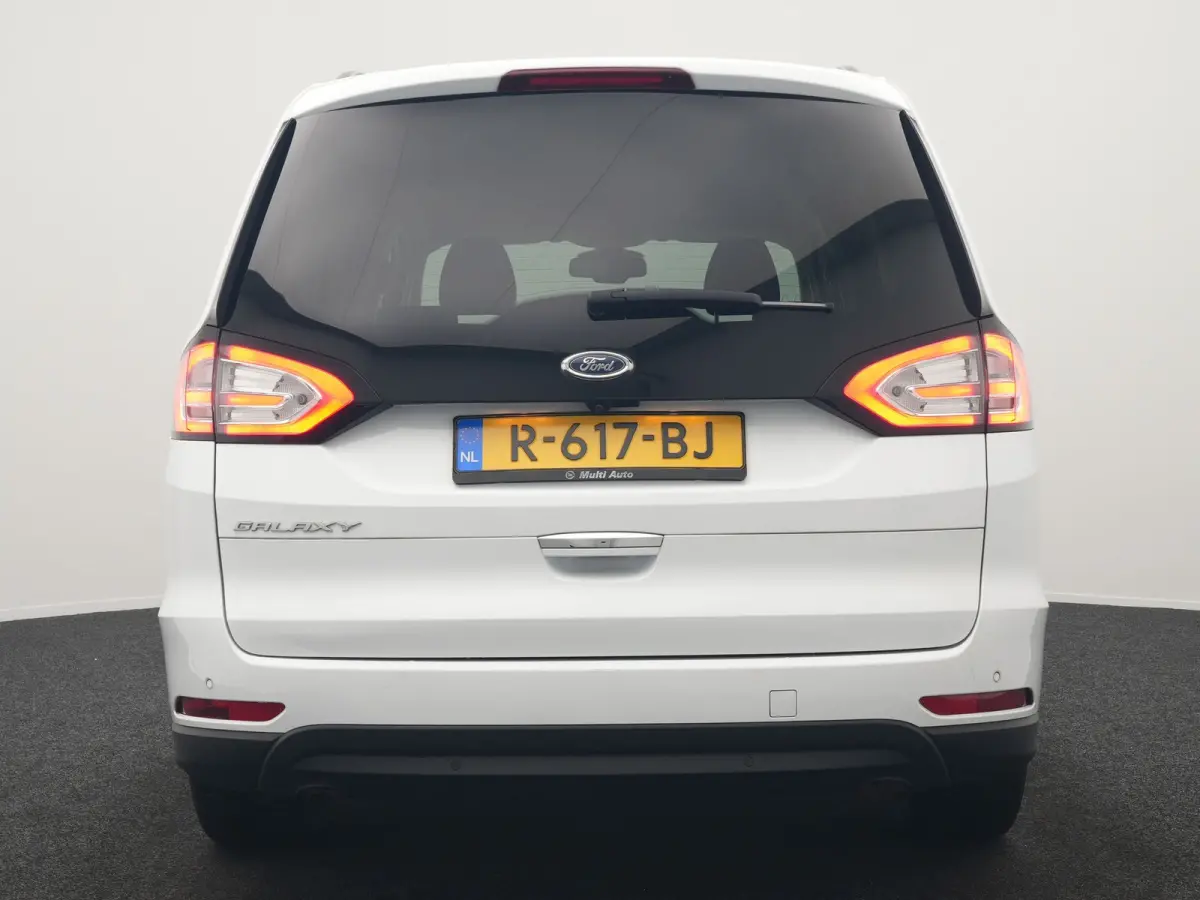 2.0 Titanium Automaat 7 Persoons 241pk | Camera | Apple Carplay | Voorstoelen Verwarmd | Cruise Control | LED Koplampen | Navigatie |