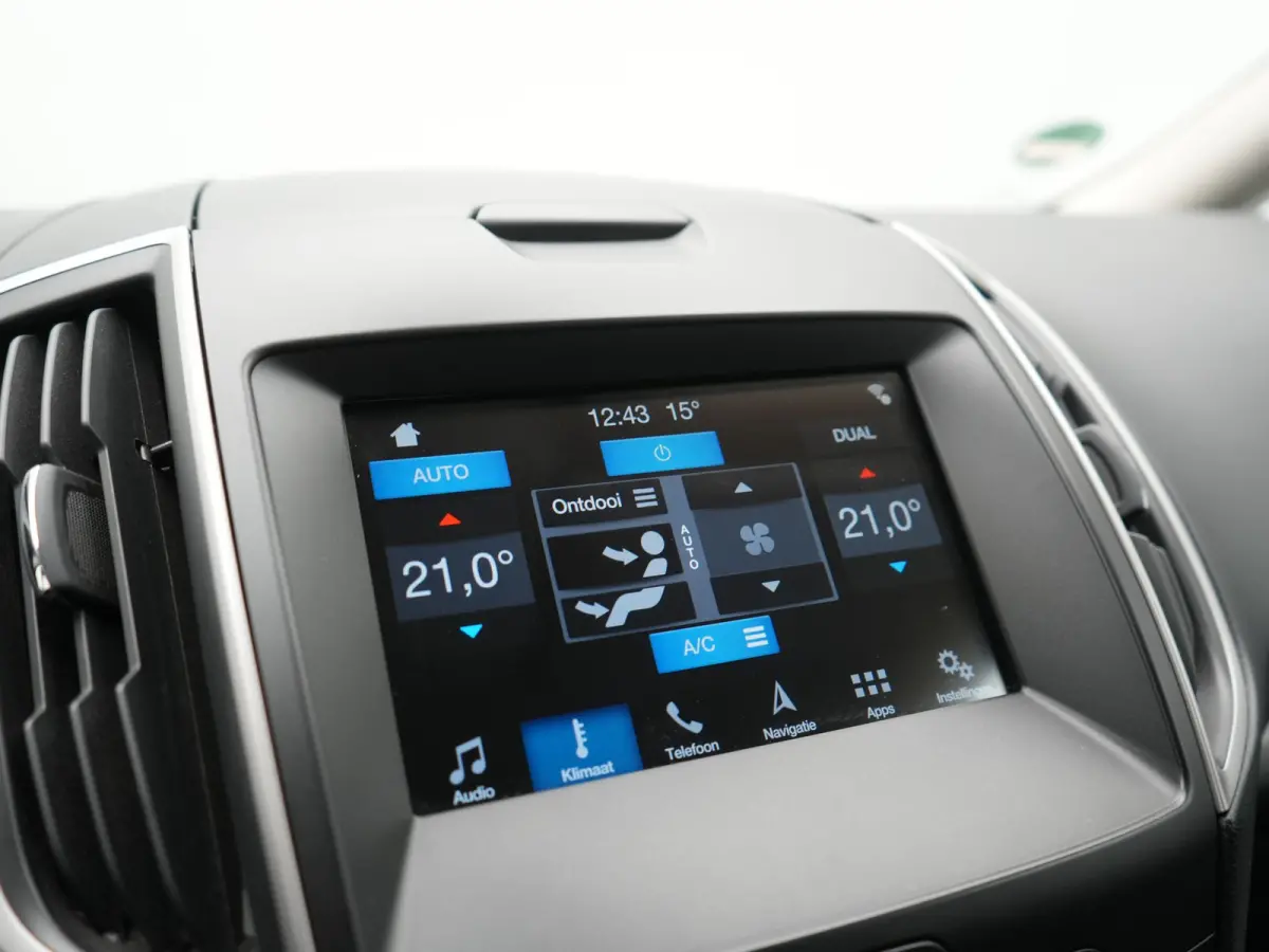 2.0 Titanium Automaat 7 Persoons 241pk | Camera | Apple Carplay | Voorstoelen Verwarmd | Cruise Control | LED Koplampen | Navigatie |