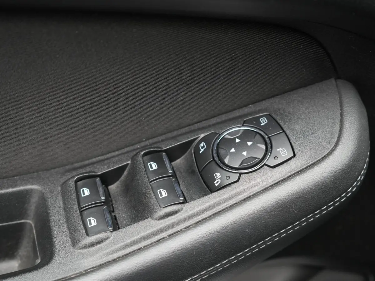 2.0 Titanium Automaat 7 Persoons 241pk | Camera | Apple Carplay | Voorstoelen Verwarmd | Cruise Control | LED Koplampen | Navigatie |