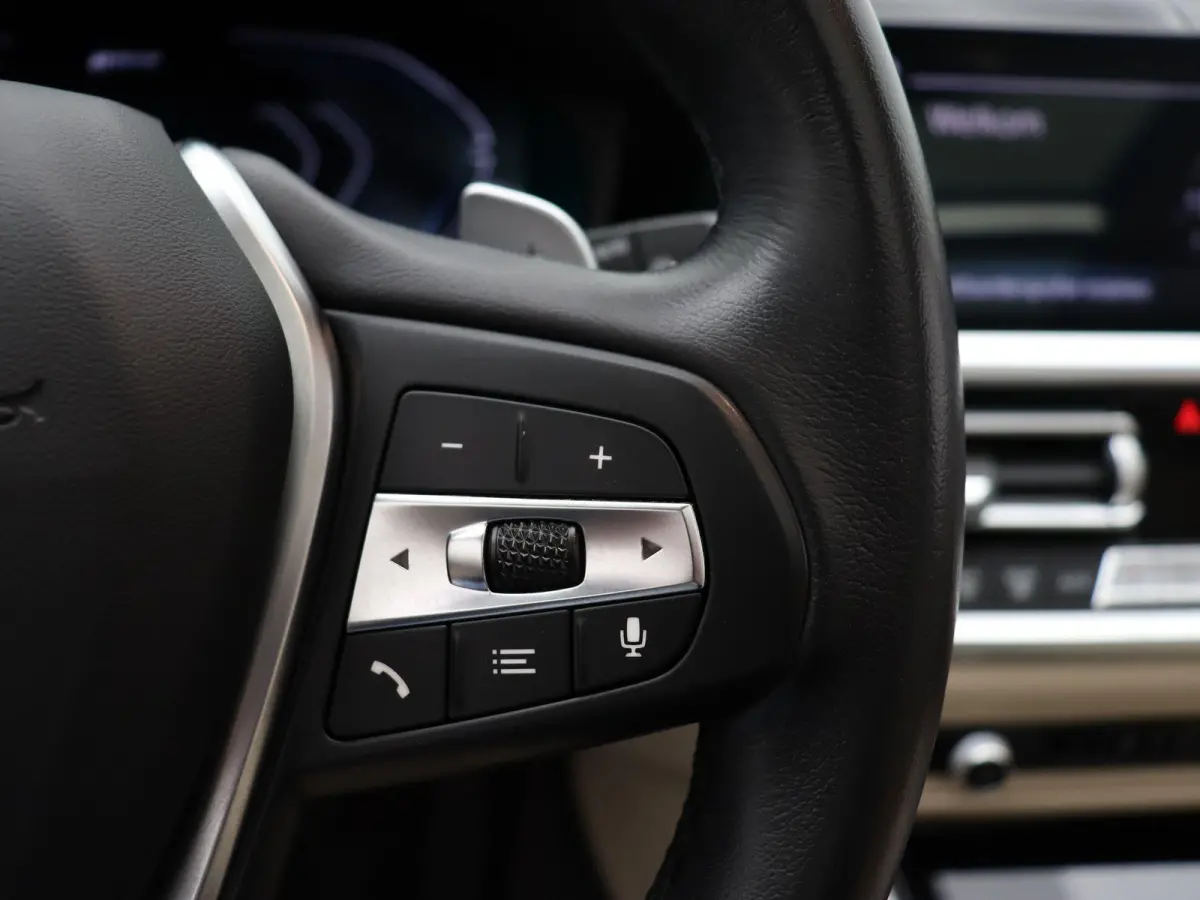 330e Business Edition | Model Sport Line | SoH 89% | Comfort Access | Achteruitrijcamera | Panoramadak | Elektrisch Verstelbare Sportstoelen | Laserlight | Head-Up Display | DAB | HiFi