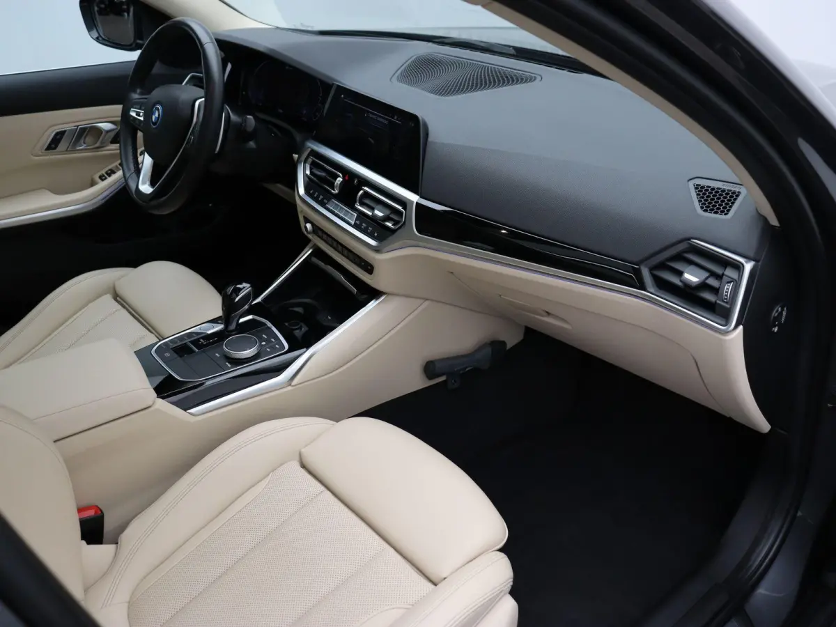330e Business Edition | Model Sport Line | SoH 89% | Comfort Access | Achteruitrijcamera | Panoramadak | Elektrisch Verstelbare Sportstoelen | Laserlight | Head-Up Display | DAB | HiFi