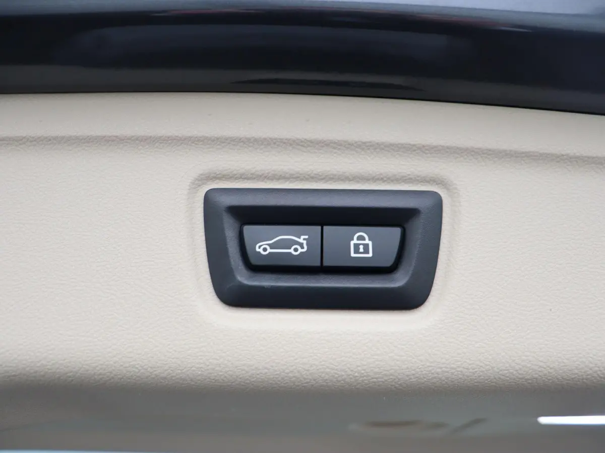 330e Business Edition | Model Sport Line | SoH 89% | Comfort Access | Achteruitrijcamera | Panoramadak | Elektrisch Verstelbare Sportstoelen | Laserlight | Head-Up Display | DAB | HiFi
