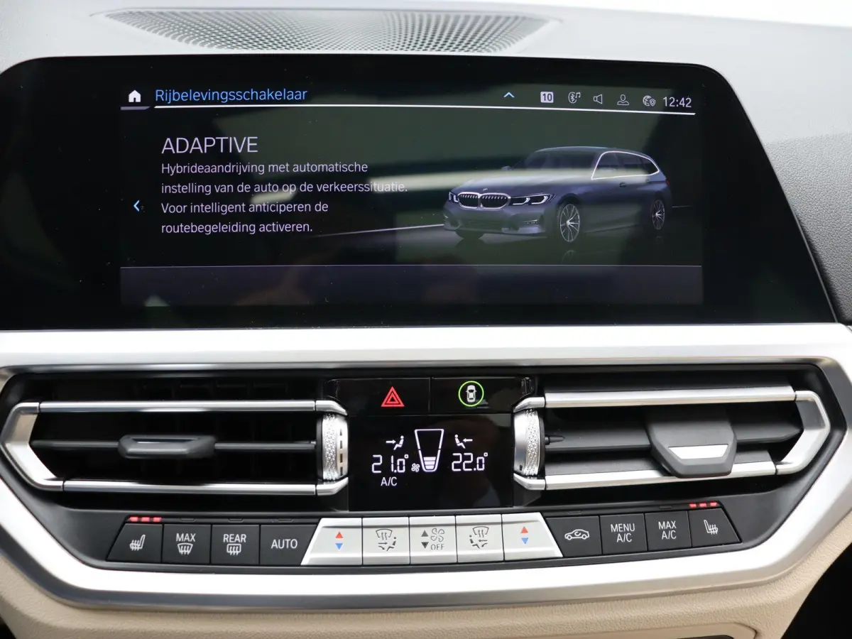 330e Business Edition | Model Sport Line | SoH 89% | Comfort Access | Achteruitrijcamera | Panoramadak | Elektrisch Verstelbare Sportstoelen | Laserlight | Head-Up Display | DAB | HiFi