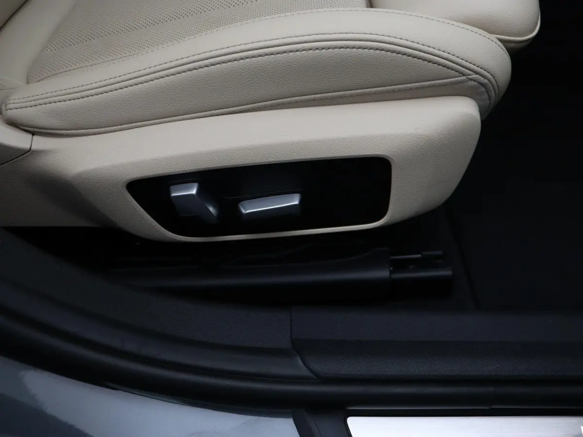 330e Business Edition | Model Sport Line | SoH 89% | Comfort Access | Achteruitrijcamera | Panoramadak | Elektrisch Verstelbare Sportstoelen | Laserlight | Head-Up Display | DAB | HiFi