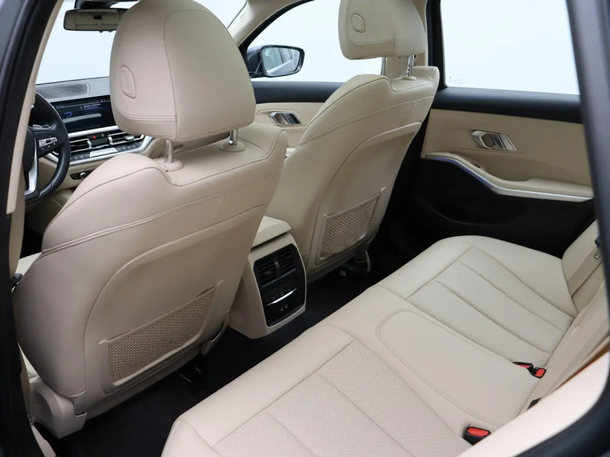 330e Business Edition | Model Sport Line | SoH 89% | Comfort Access | Achteruitrijcamera | Panoramadak | Elektrisch Verstelbare Sportstoelen | Laserlight | Head-Up Display | DAB | HiFi