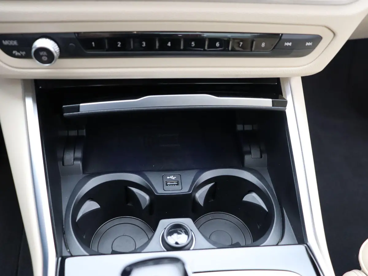 330e Business Edition | Model Sport Line | SoH 89% | Comfort Access | Achteruitrijcamera | Panoramadak | Elektrisch Verstelbare Sportstoelen | Laserlight | Head-Up Display | DAB | HiFi