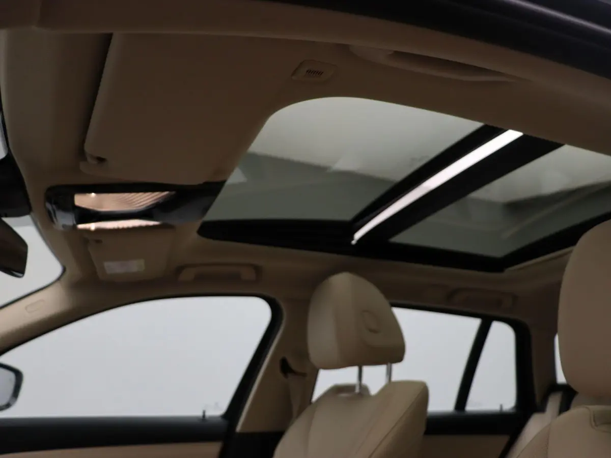 330e Business Edition | Model Sport Line | SoH 89% | Comfort Access | Achteruitrijcamera | Panoramadak | Elektrisch Verstelbare Sportstoelen | Laserlight | Head-Up Display | DAB | HiFi