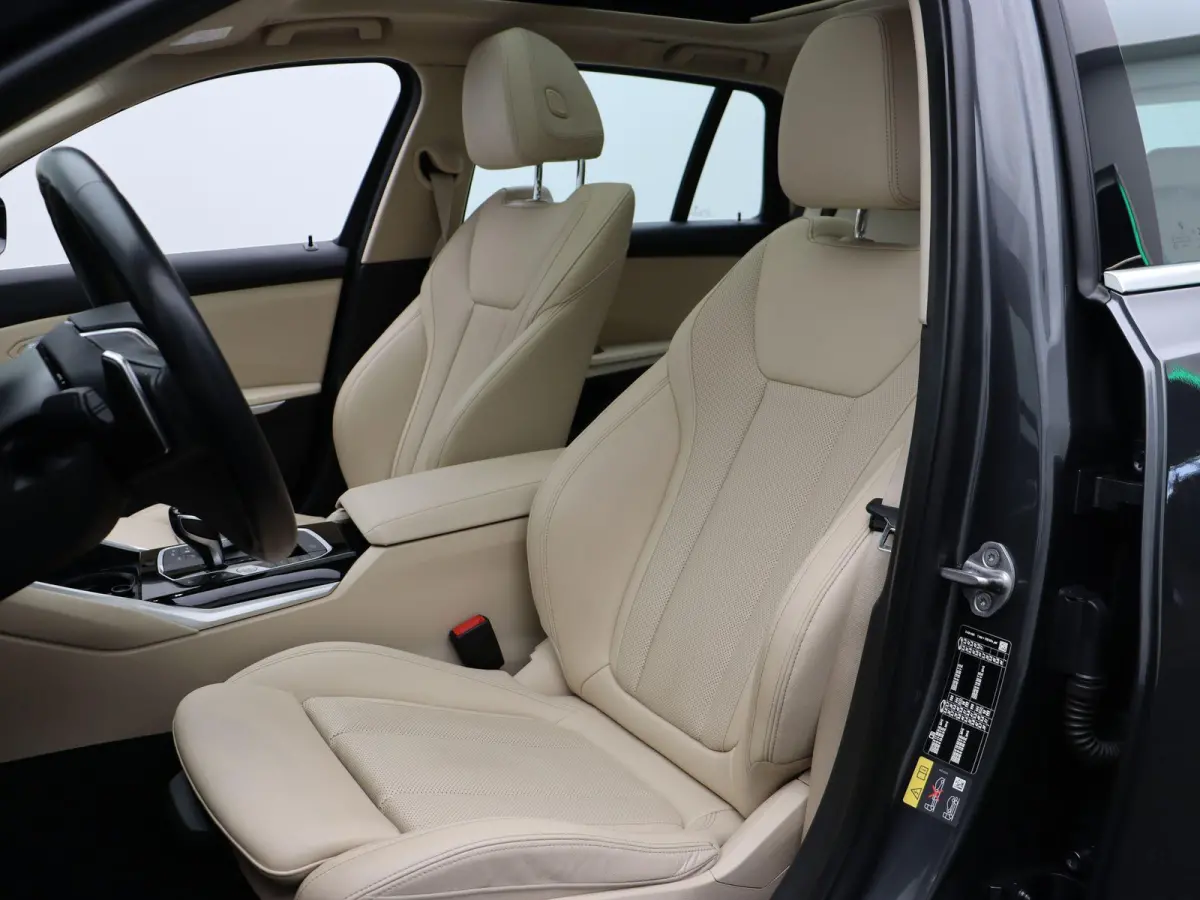 330e Business Edition | Model Sport Line | SoH 89% | Comfort Access | Achteruitrijcamera | Panoramadak | Elektrisch Verstelbare Sportstoelen | Laserlight | Head-Up Display | DAB | HiFi