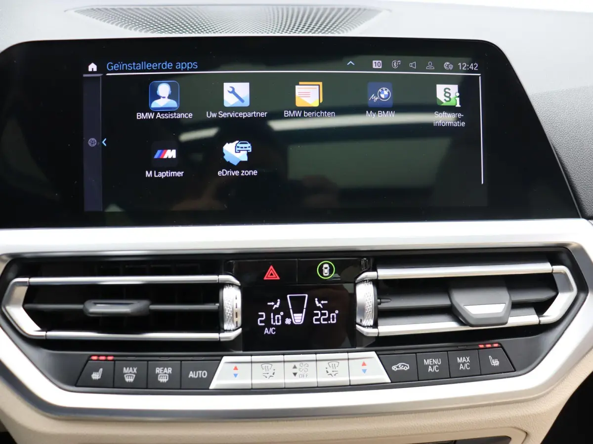 330e Business Edition | Model Sport Line | SoH 89% | Comfort Access | Achteruitrijcamera | Panoramadak | Elektrisch Verstelbare Sportstoelen | Laserlight | Head-Up Display | DAB | HiFi