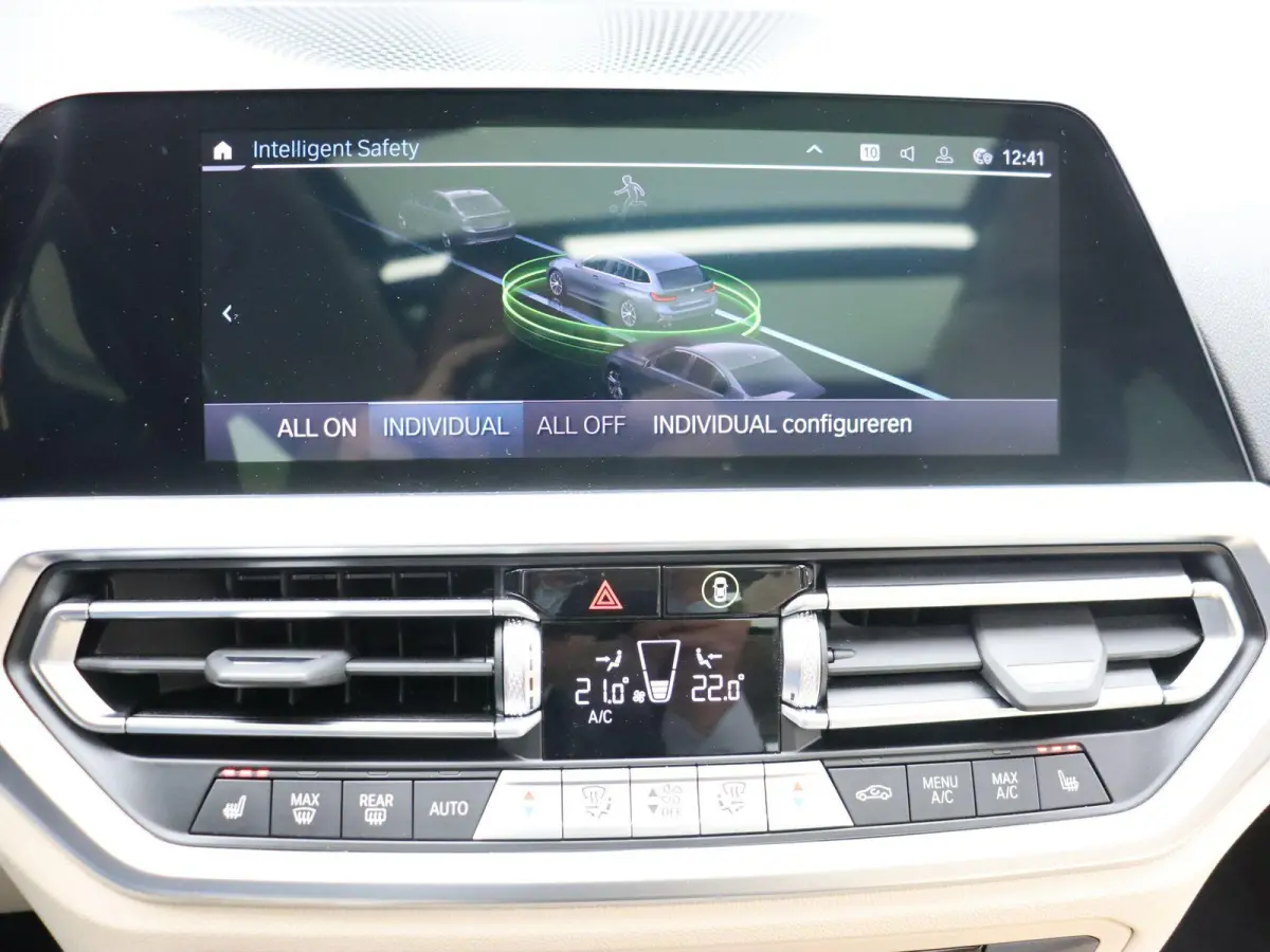 330e Business Edition | Model Sport Line | SoH 89% | Comfort Access | Achteruitrijcamera | Panoramadak | Elektrisch Verstelbare Sportstoelen | Laserlight | Head-Up Display | DAB | HiFi