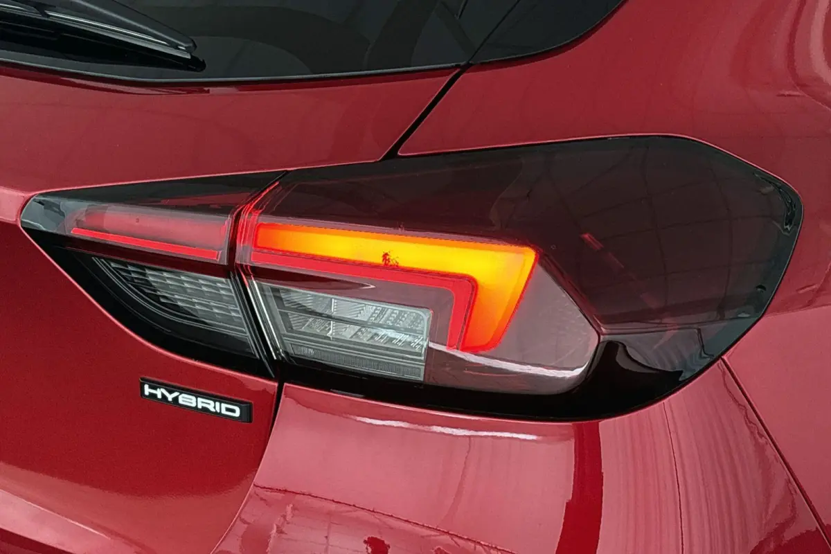 1.2 Turbo Hybrid Yes Automaat Stuur-Stoelverwarming Apple CarPlay LED Koplampen