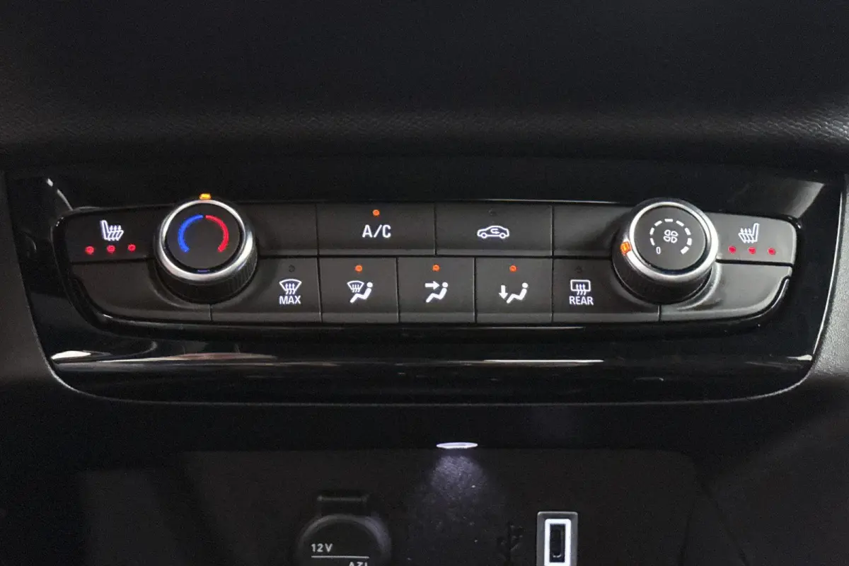 1.2 Turbo Hybrid Yes Automaat Stuur-Stoelverwarming Apple CarPlay LED Koplampen