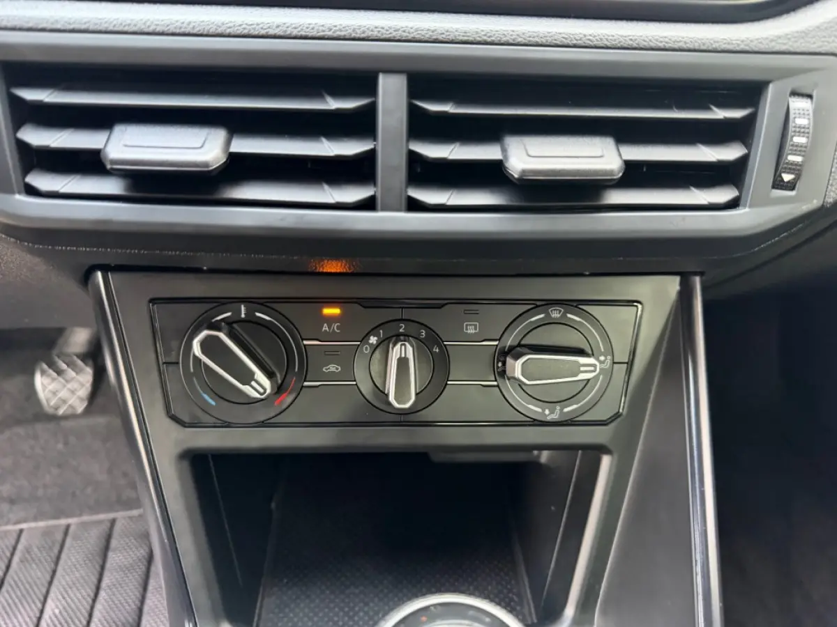 1.0 MPI NAVI AIRCO PDC CRUISE CONTROL