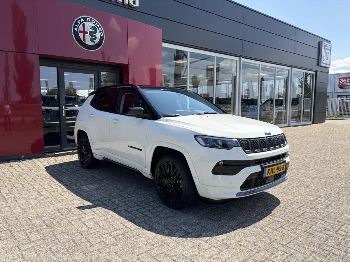 4xe 240 Plug-in Hybrid S | Camera | Winterpack | Parkeersensoren voor en achter