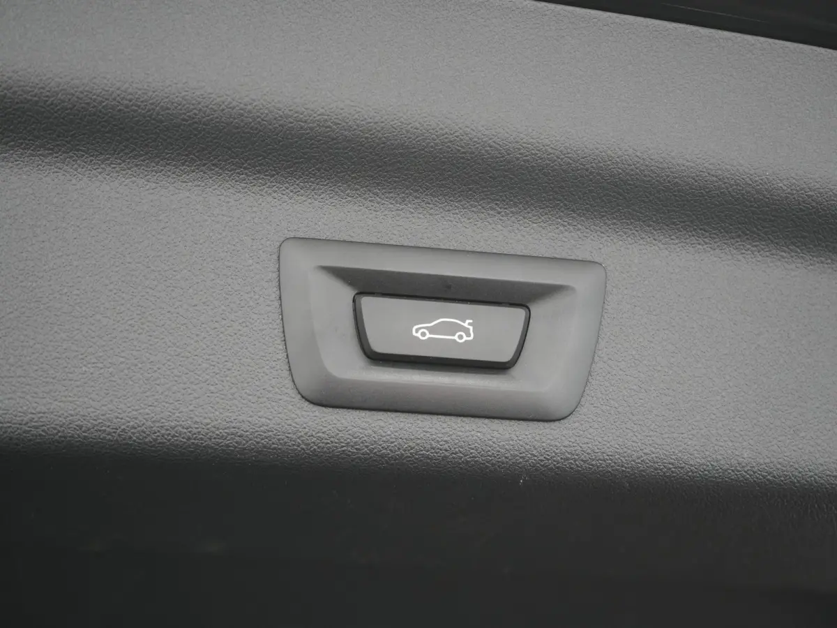 xDrive30 67 kWh 313pk Dealer O.H. | Adaptief M Onderstel | Camera | Cruise Control | Stoelverwarming | Widescreen Navi | Park Assist | Apple Carplay | Navigatie | DAB | Standkachel |
