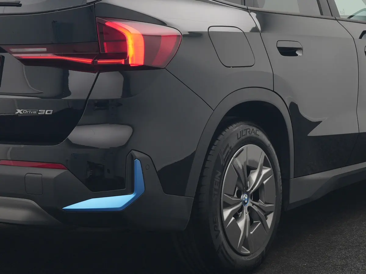 xDrive30 67 kWh 313pk Dealer O.H. | Adaptief M Onderstel | Camera | Cruise Control | Stoelverwarming | Widescreen Navi | Park Assist | Apple Carplay | Navigatie | DAB | Standkachel |