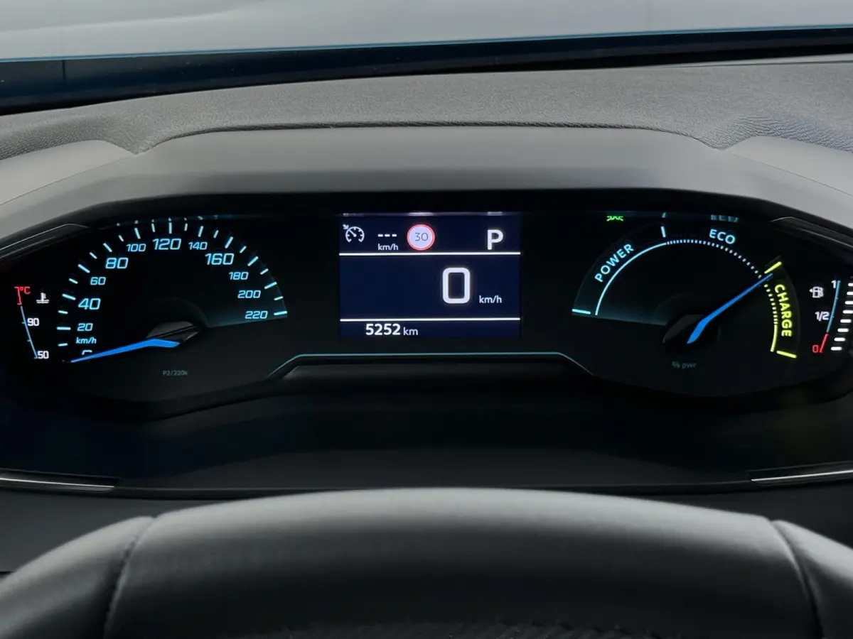SUV Business 110pk Hybrid Automaat | Airco | Navigatie | Camera achter | Parkeersensoren | Cruise control | Apple Carplay en Android auto
