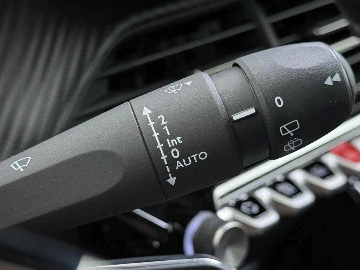 SUV Business 110pk Hybrid Automaat | Airco | Navigatie | Camera achter | Parkeersensoren | Cruise control | Apple Carplay en Android auto