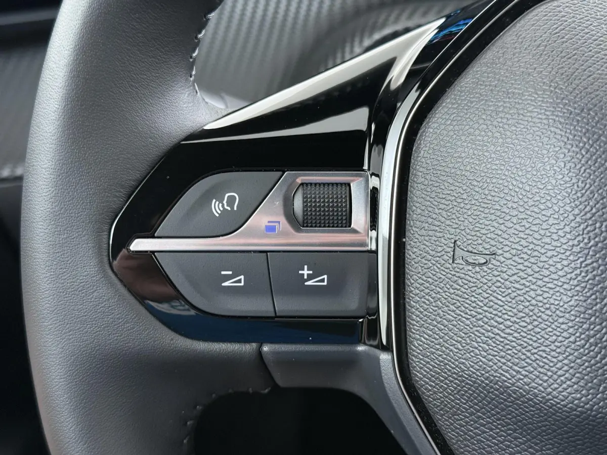 SUV Business 110pk Hybrid Automaat | Airco | Navigatie | Camera achter | Parkeersensoren | Cruise control | Apple Carplay en Android auto