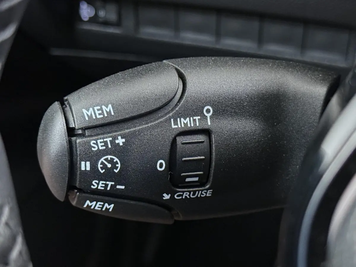 SUV Business 110pk Hybrid Automaat | Airco | Navigatie | Camera achter | Parkeersensoren | Cruise control | Apple Carplay en Android auto