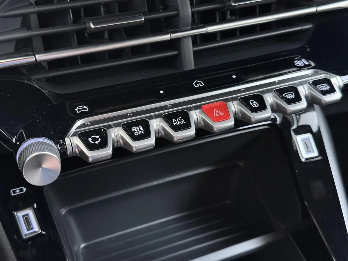 SUV Business 110pk Hybrid Automaat | Airco | Navigatie | Camera achter | Parkeersensoren | Cruise control | Apple Carplay en Android auto