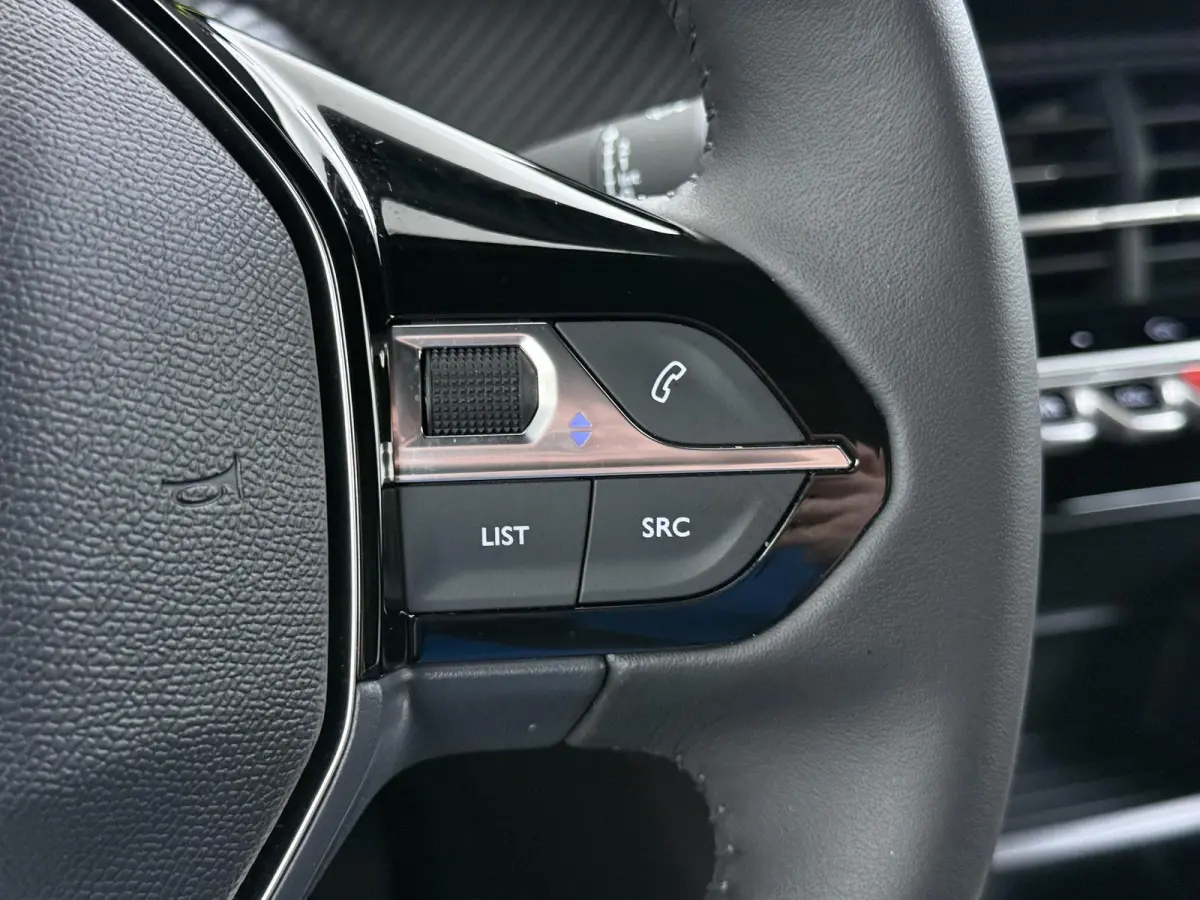 SUV Business 110pk Hybrid Automaat | Airco | Navigatie | Camera achter | Parkeersensoren | Cruise control | Apple Carplay en Android auto