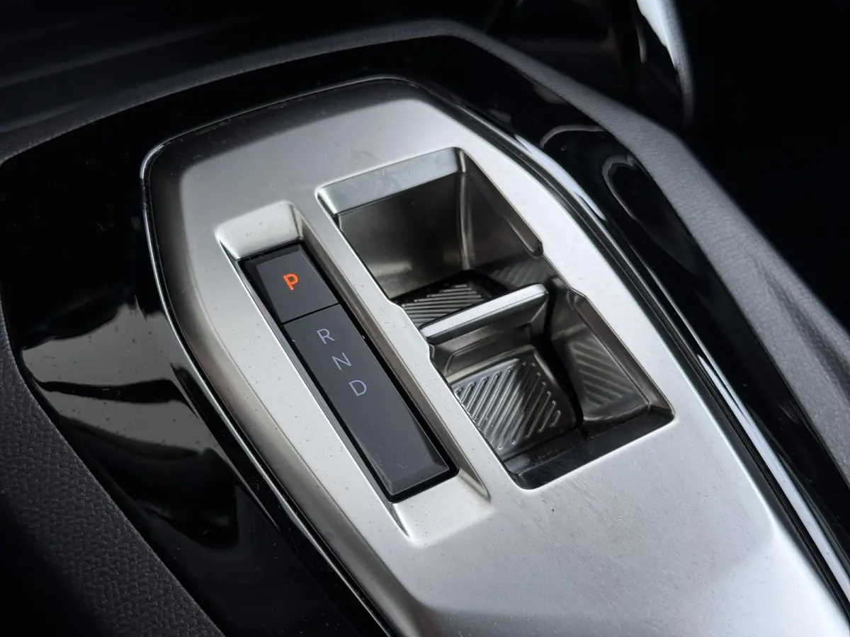 SUV Business 110pk Hybrid Automaat | Airco | Navigatie | Camera achter | Parkeersensoren | Cruise control | Apple Carplay en Android auto