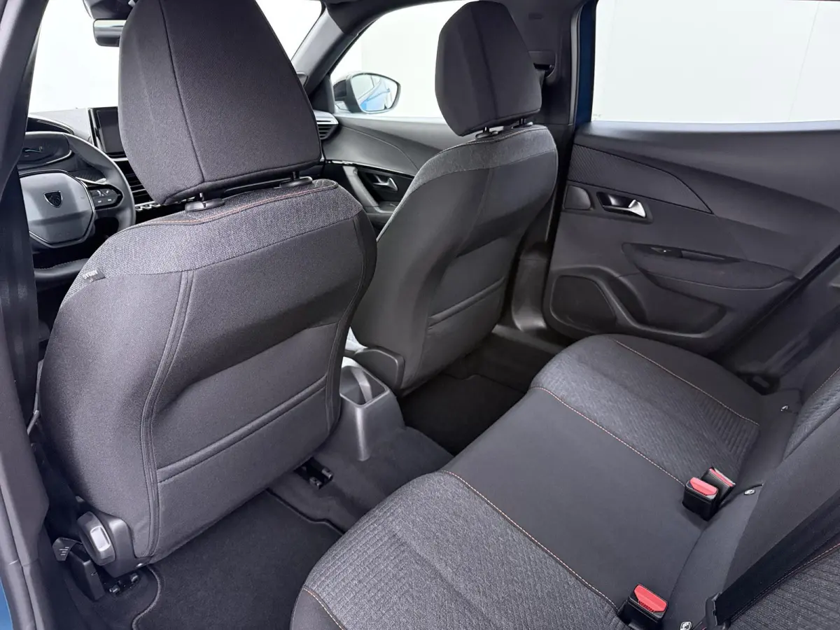 SUV Business 110pk Hybrid Automaat | Airco | Navigatie | Camera achter | Parkeersensoren | Cruise control | Apple Carplay en Android auto